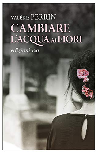 Cambiare l'acqua ai fiori